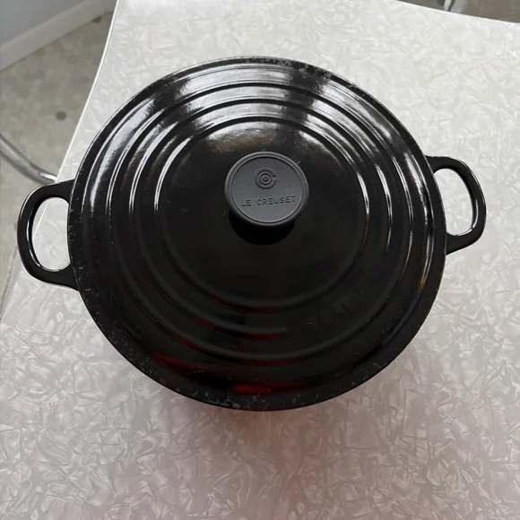 Le Creuset #26 5.5 qt black glossy Dutch oven in almost perfect condition - Picture 1 of 8